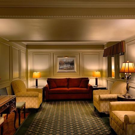 Royal Scot Hotel & Suites Victoria Exteriér fotografie
