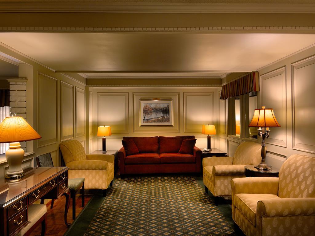 Royal Scot Hotel & Suites Victoria Exteriér fotografie