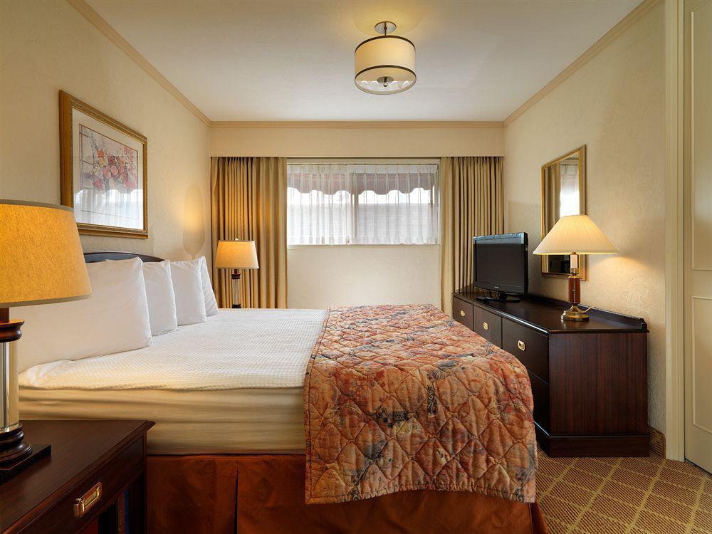 Royal Scot Hotel & Suites Victoria Exteriér fotografie